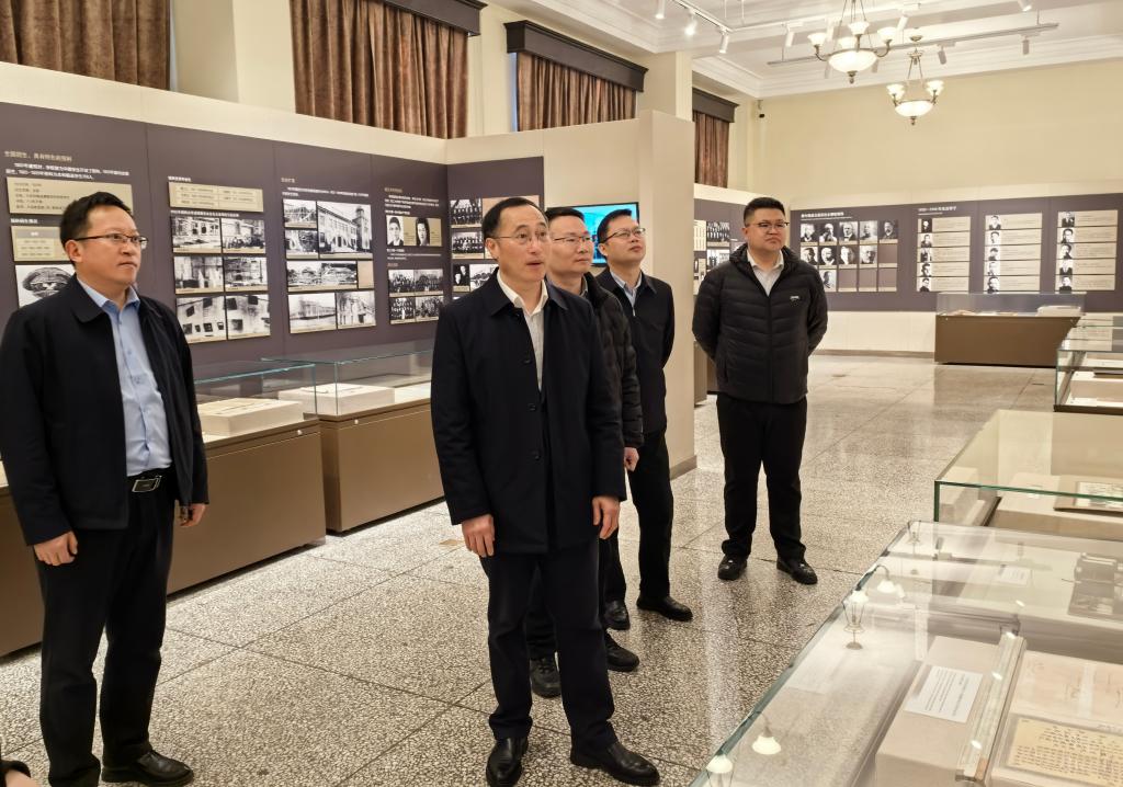 2.参观哈尔滨工业大学博物馆_20260324.jpg